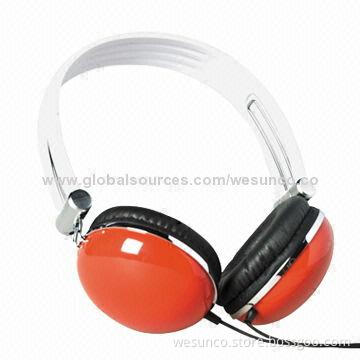 Retractable stereo headset with 20Hz-20kHz speaker frequency responses, good quality